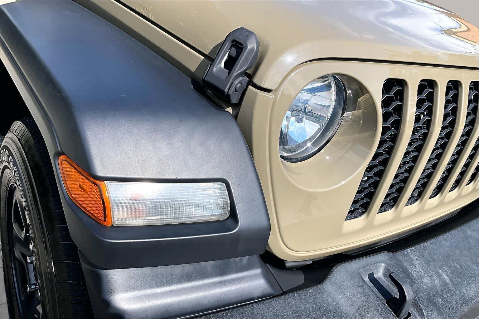 Used 2020 Jeep Gladiator Sport AWD/4WD image 28