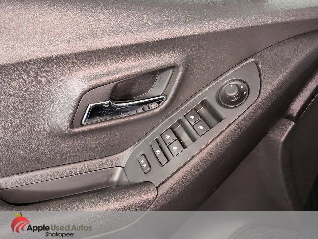 Used 2016 Chevrolet Trax LT w/ LT Sun and Sound Package image 12