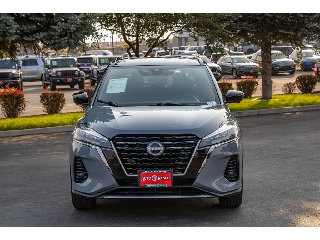Used 2024 Nissan Kicks SR FWD image 3