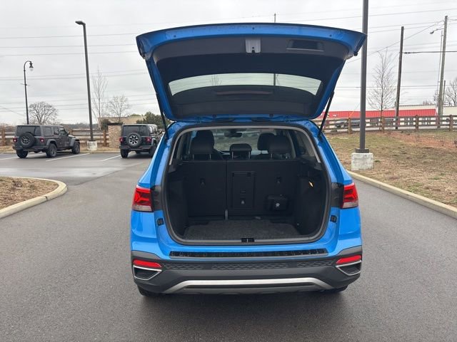 Used 2023 Volkswagen Taos SE w/ Panoramic Sunroof Package image 10