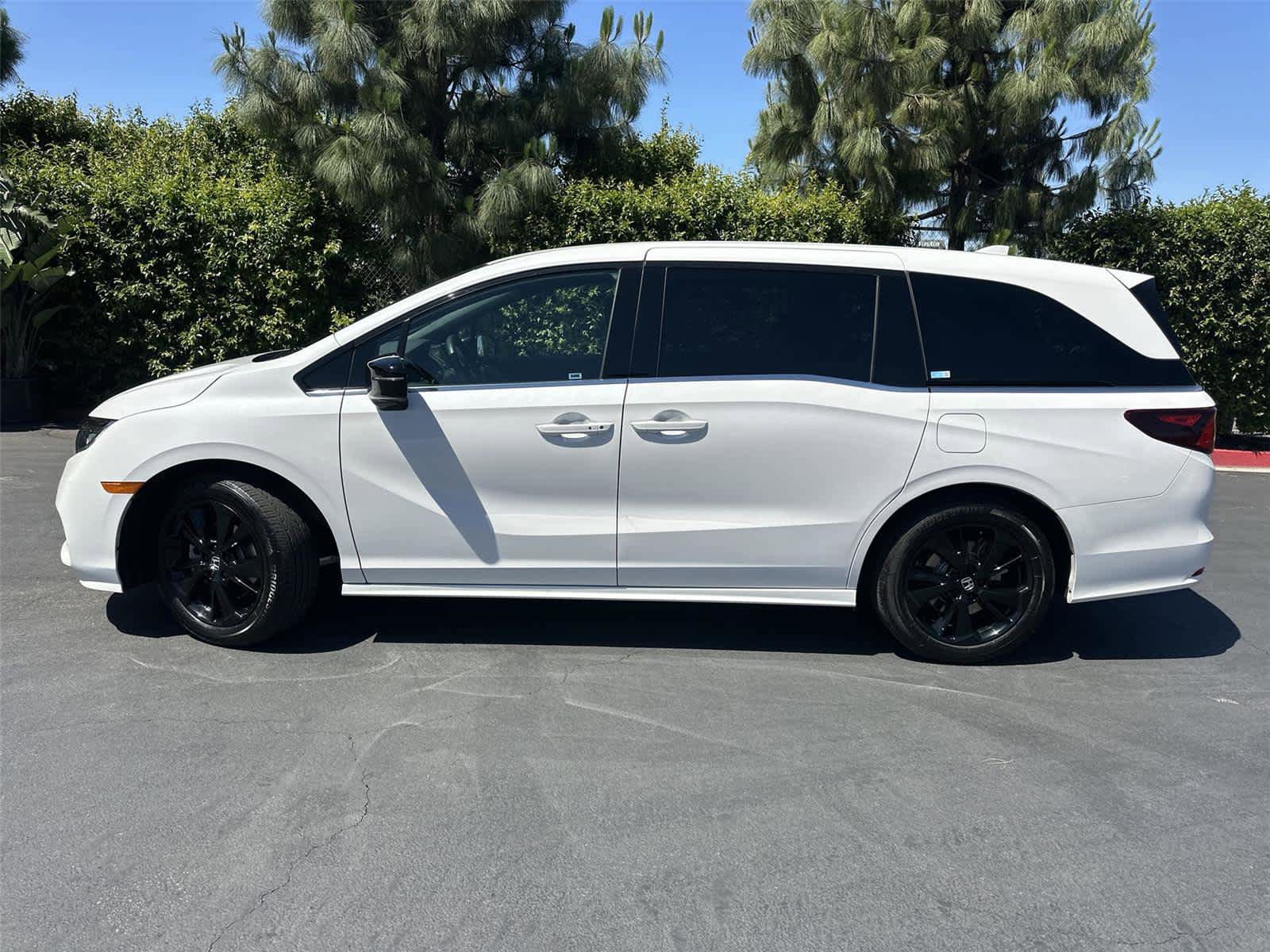 Used 2024 Honda Odyssey Sport image 3