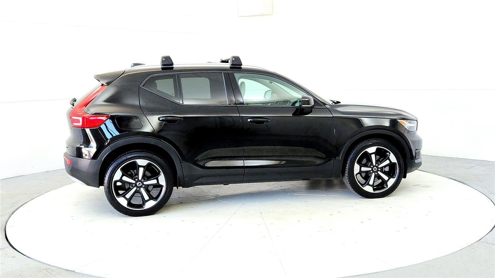 Used 2021 Volvo XC40 T5 Momentum w/ Premium Package image 6