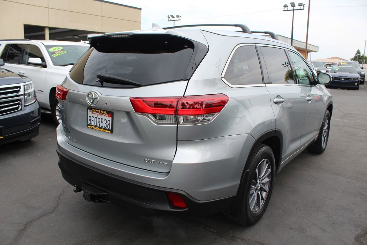Used 2018 Toyota Highlander XLE AWD/4WD image 7