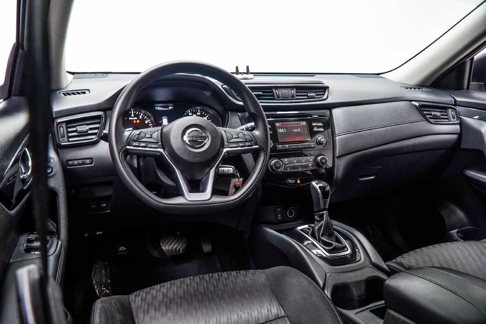 Used 2017 Nissan Rogue S FWD image 17