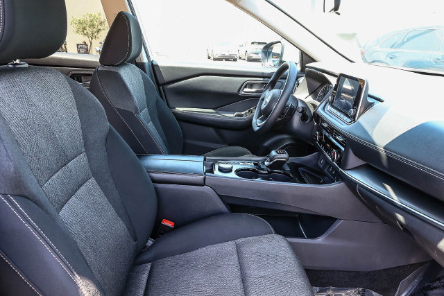 Used 2024 Nissan Rogue SV AWD/4WD image 17