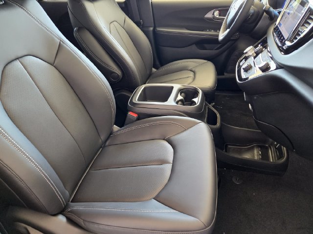 New 2026 Chrysler Voyager LX FWD image 11