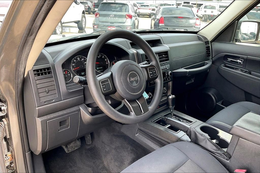 Used 2012 Jeep Liberty Sport w/ Driver Convenience Group image 13