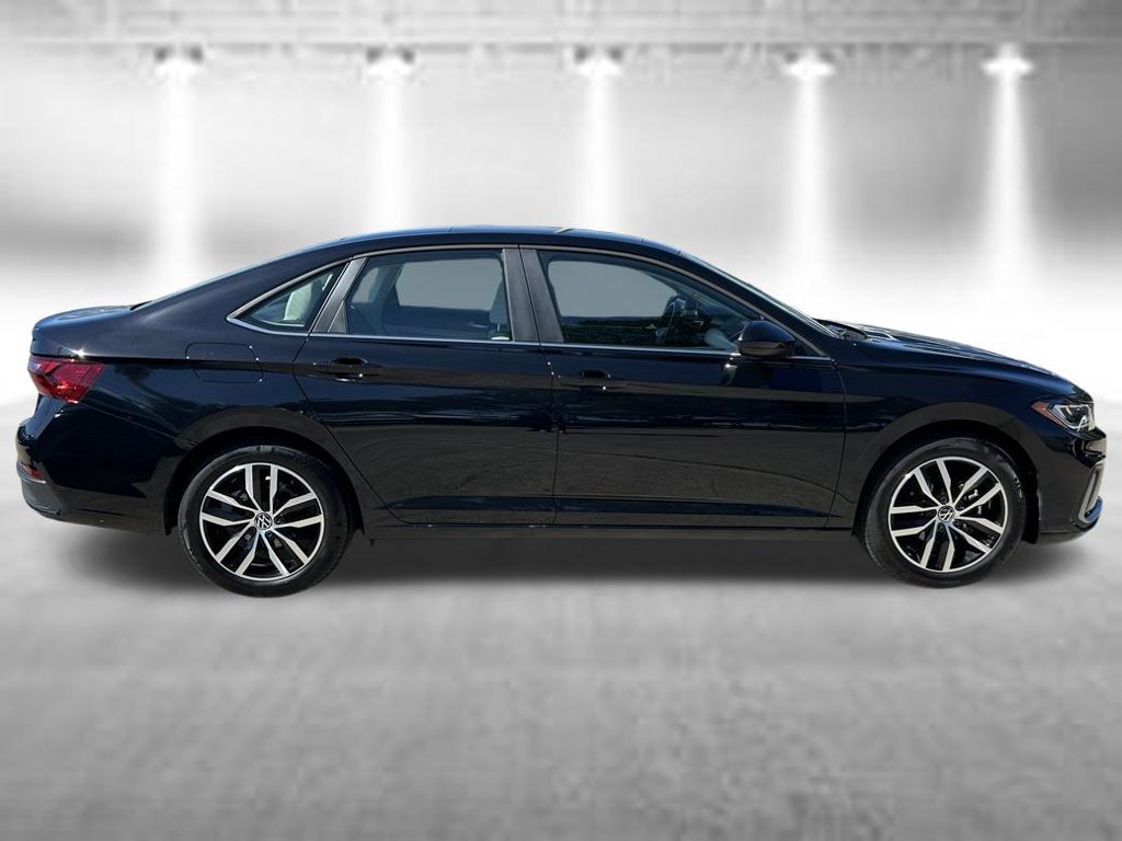 Certified 2026 Volkswagen Jetta SE FWD image 7