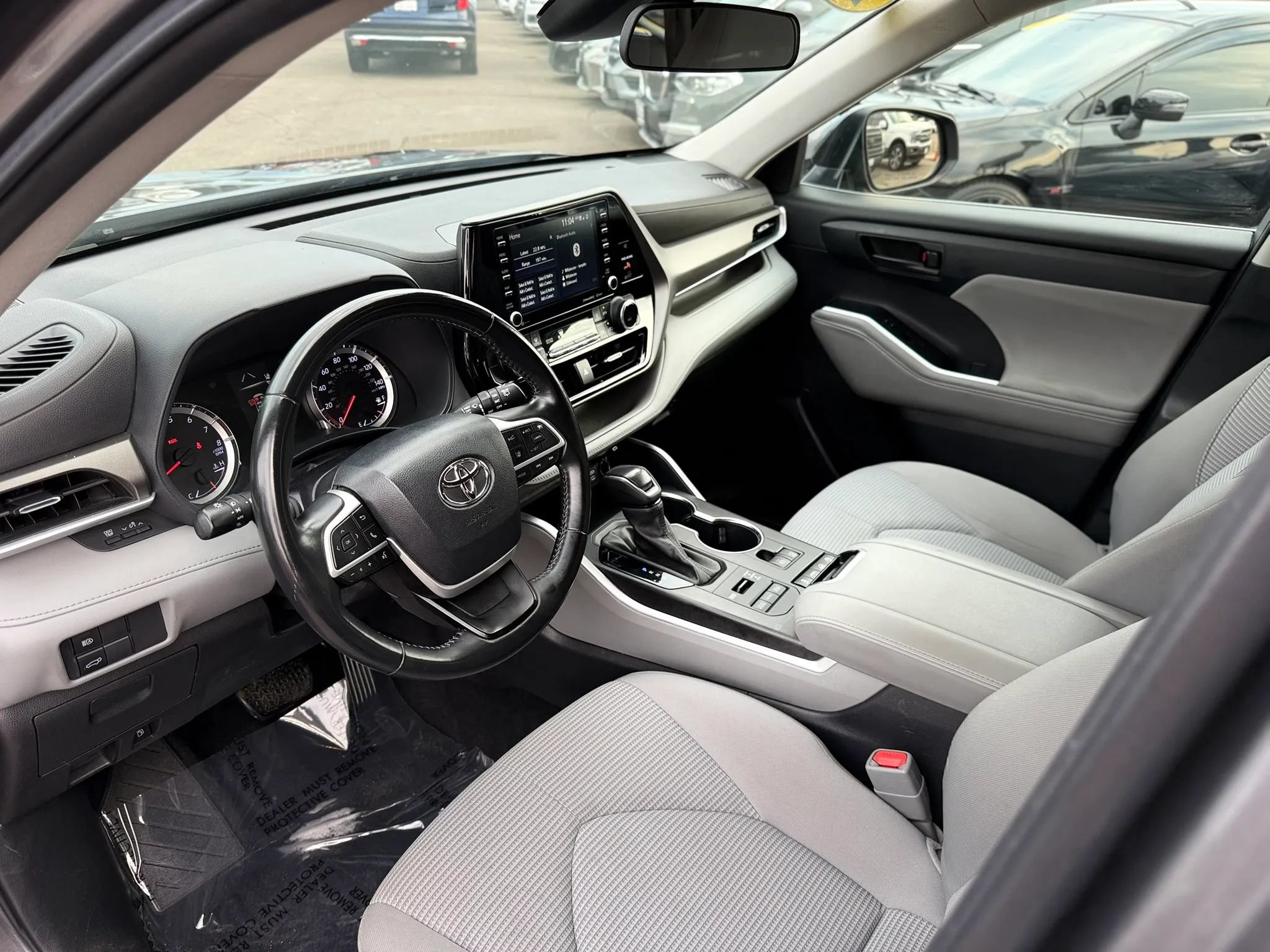 Used 2022 Toyota Highlander LE AWD/4WD image 11