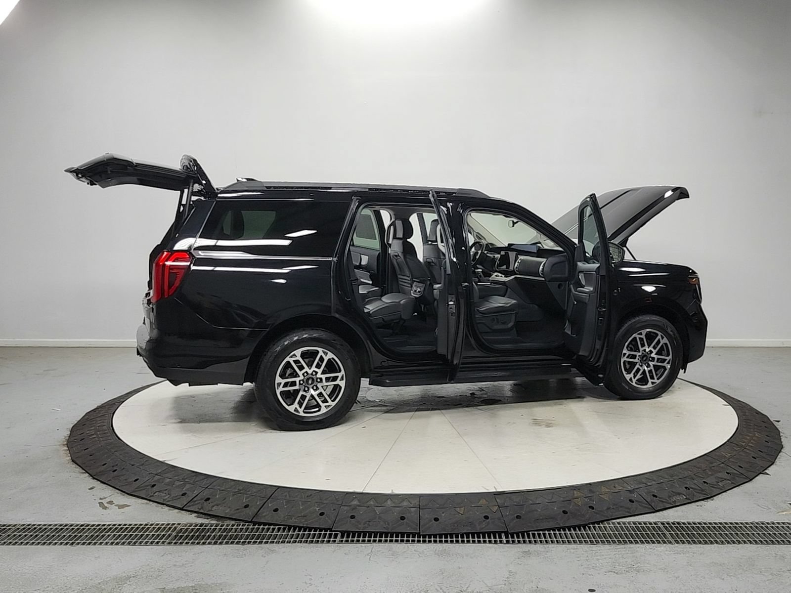 Used 2025 Ford Expedition Active AWD/4WD image 17