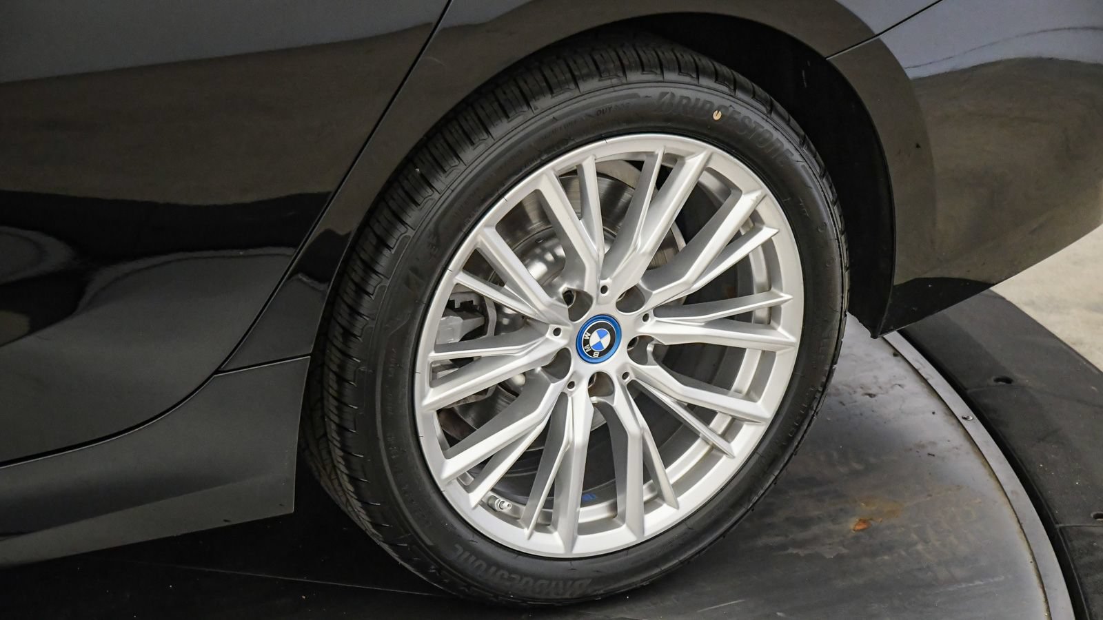 Used 2024 BMW 330e w/ Convenience Package RWD image 10