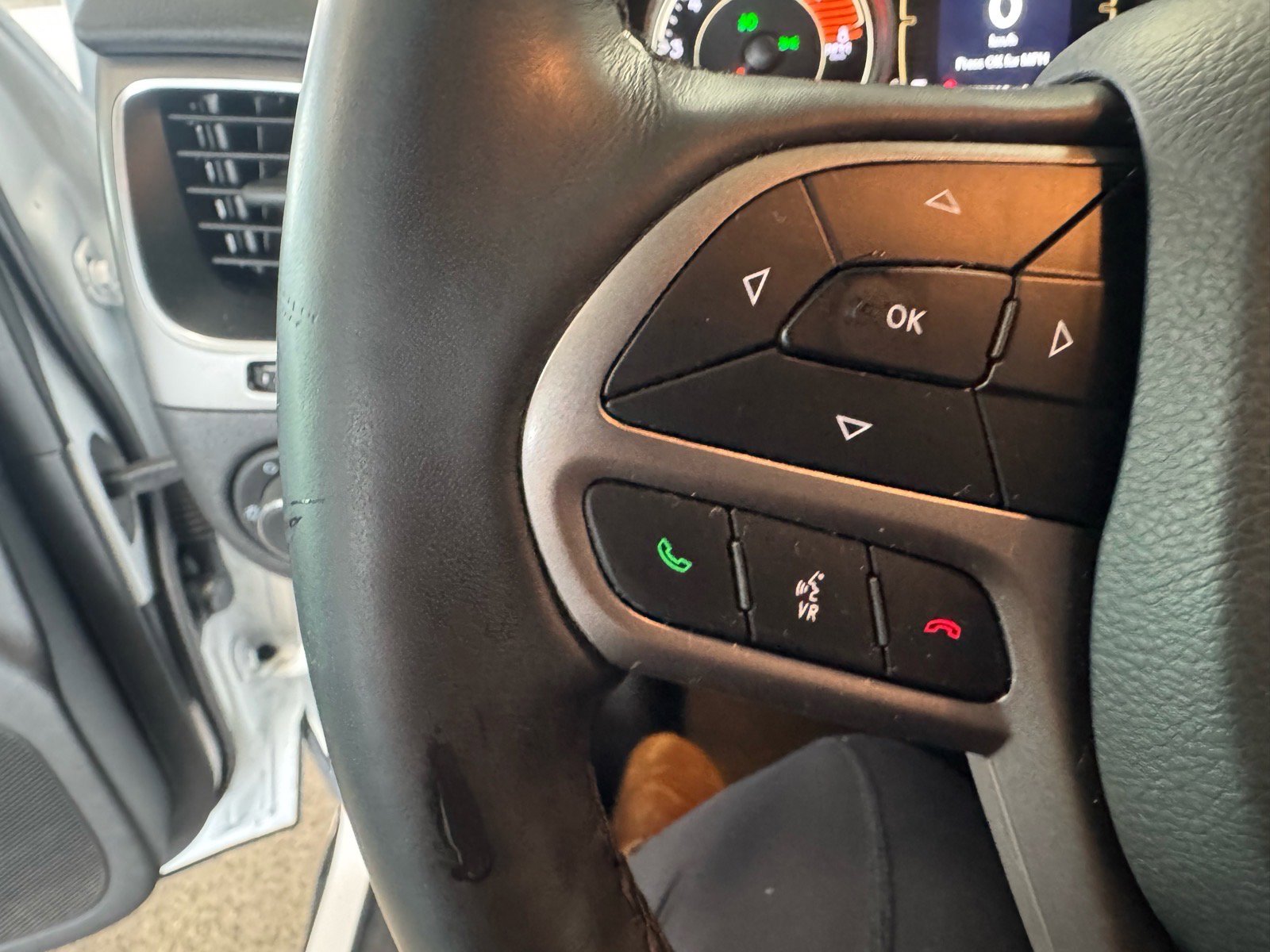 Used 2021 Jeep Cherokee Latitude Lux image 25