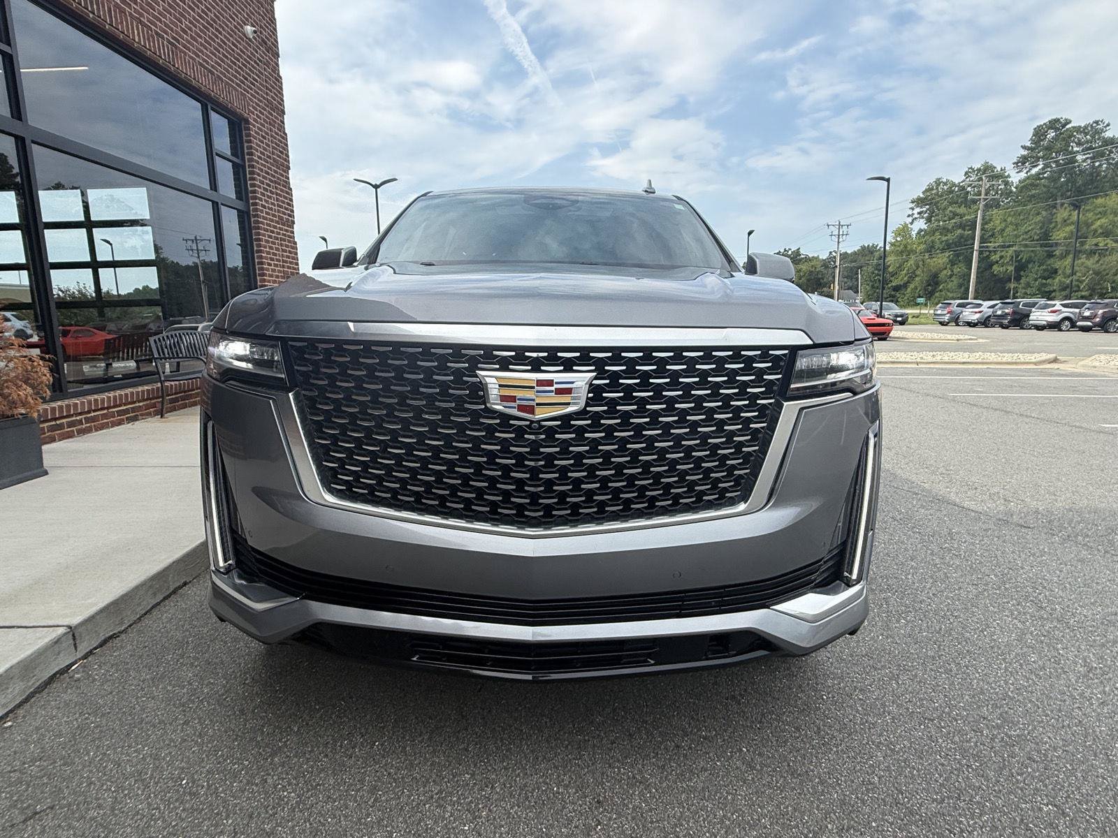 Used 2022 Cadillac Escalade ESV Premium Luxury w/ Performance Package AWD/4WD image 33