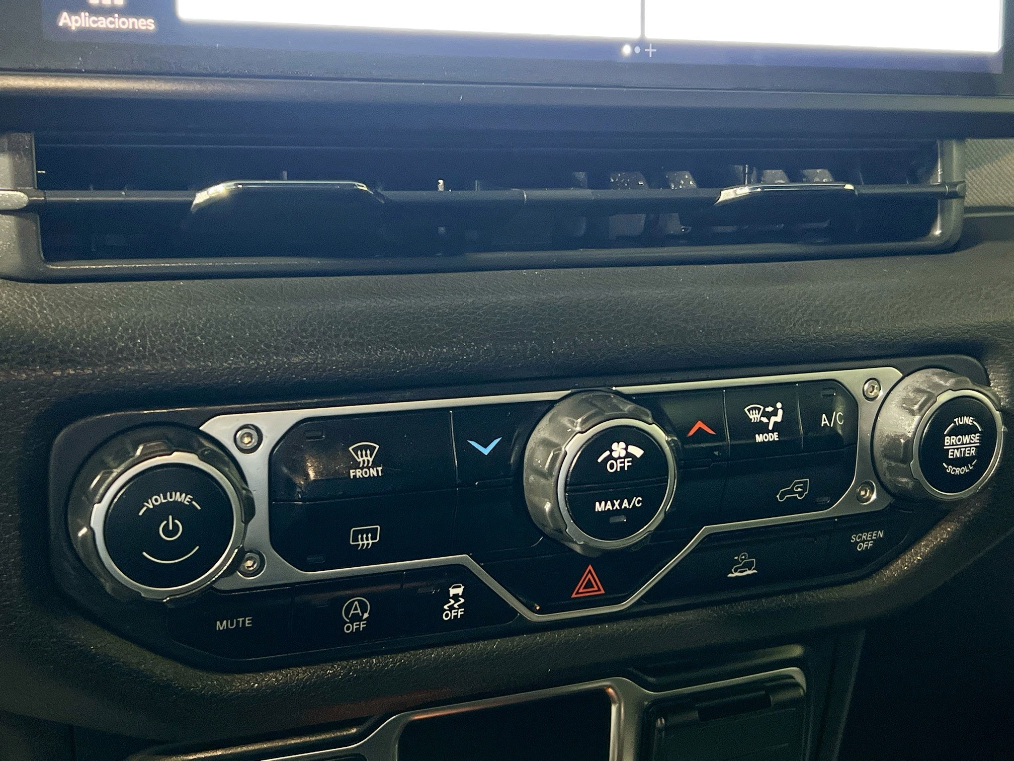 Used 2024 Jeep Wrangler Sport image 27