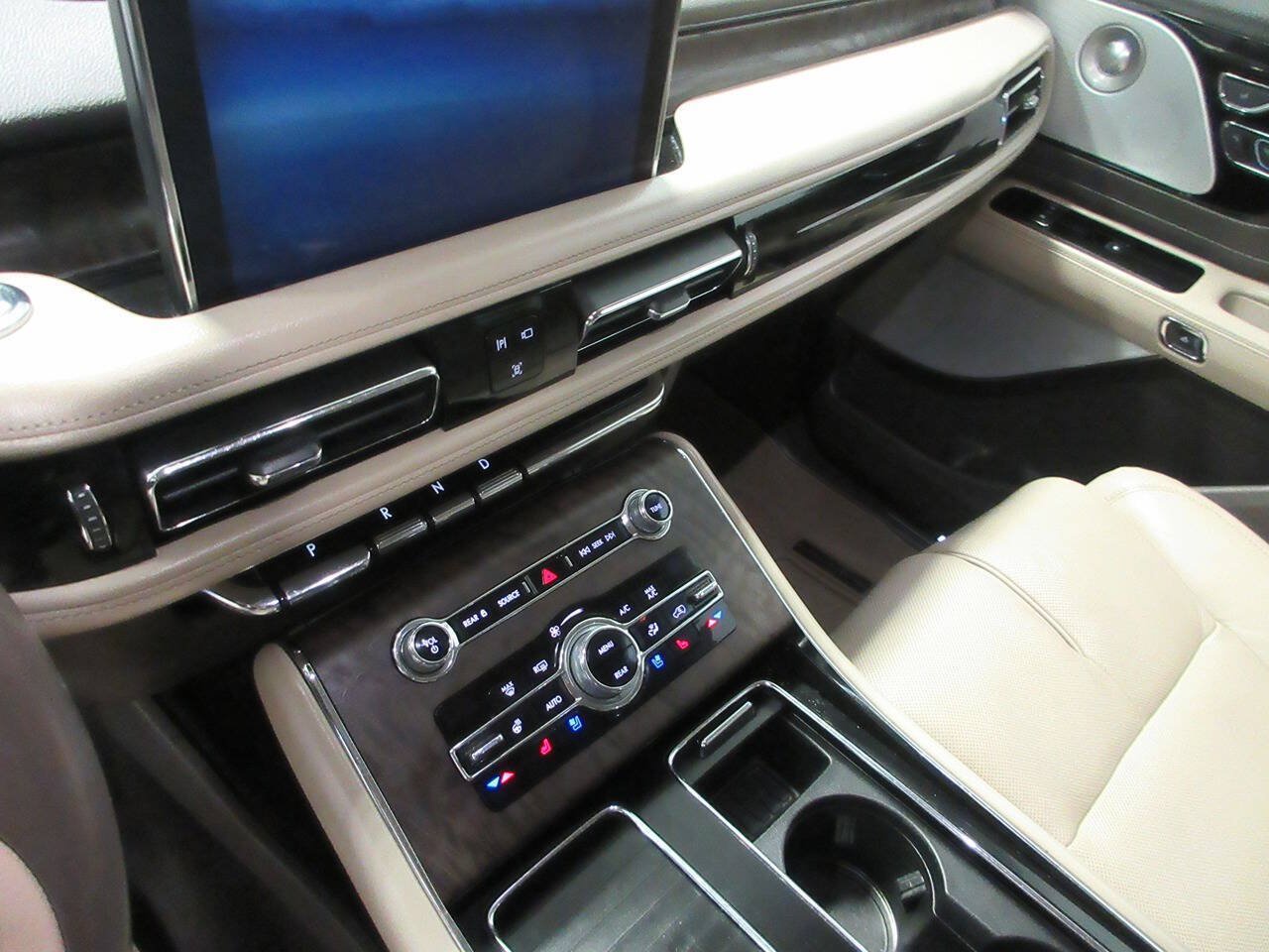 Used 2020 Lincoln Aviator Reserve w/ Equipment Group 202A AWD/4WD image 23