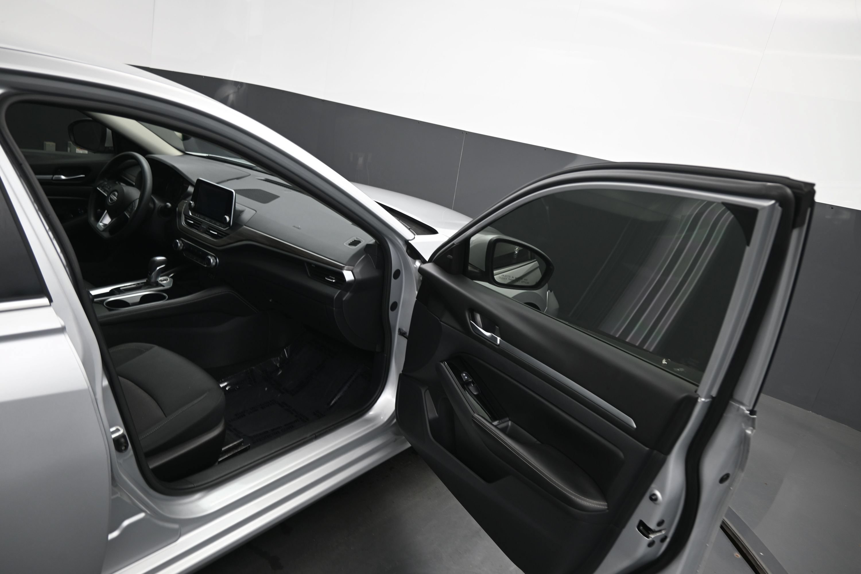 Used 2023 Nissan Altima 2.5 SV FWD image 13
