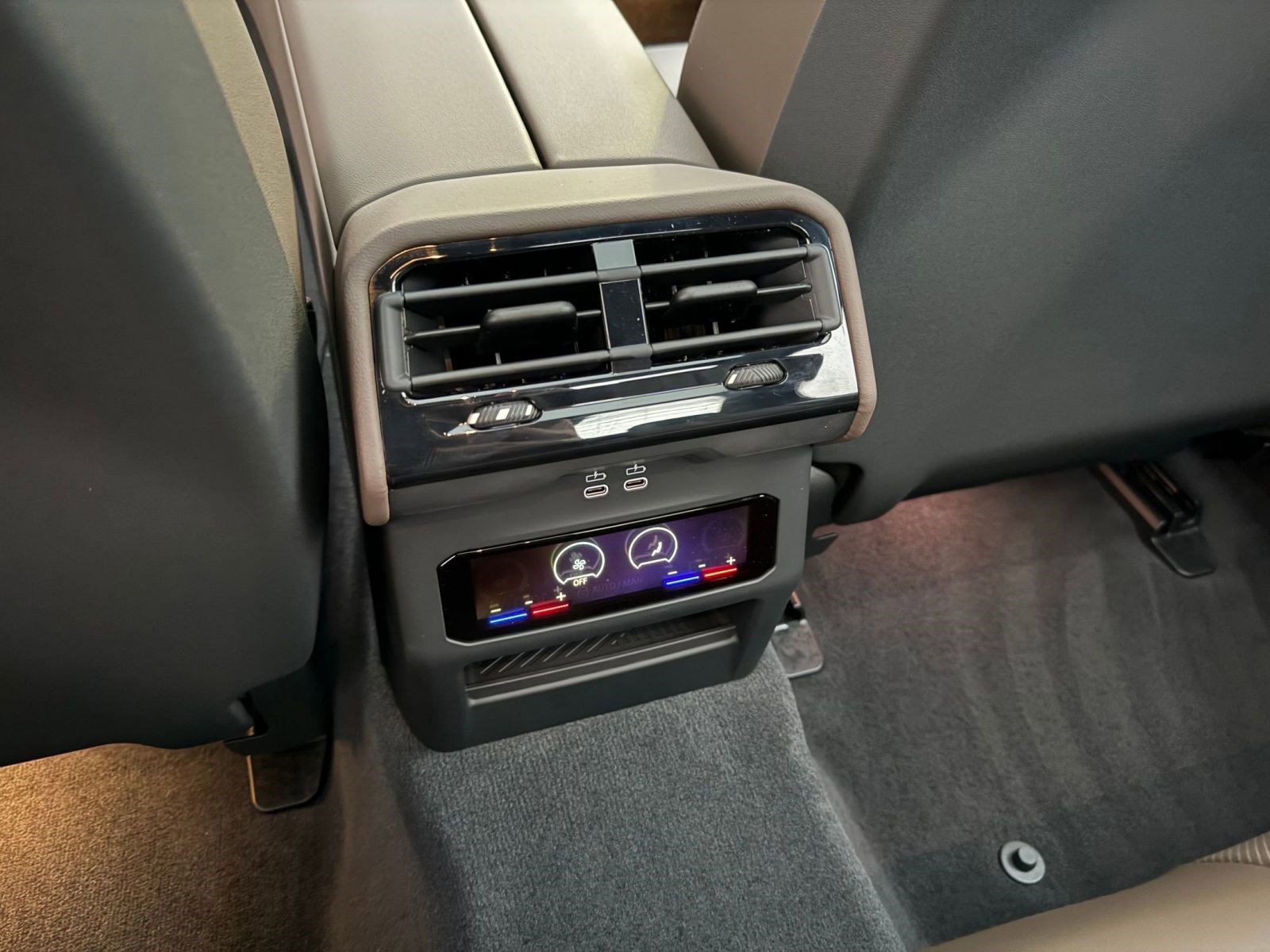 New 2026 BMW 550e xDrive AWD/4WD image 23