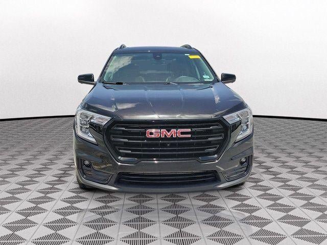 Used 2023 GMC Terrain SLT w/ Tech Package FWD image 2