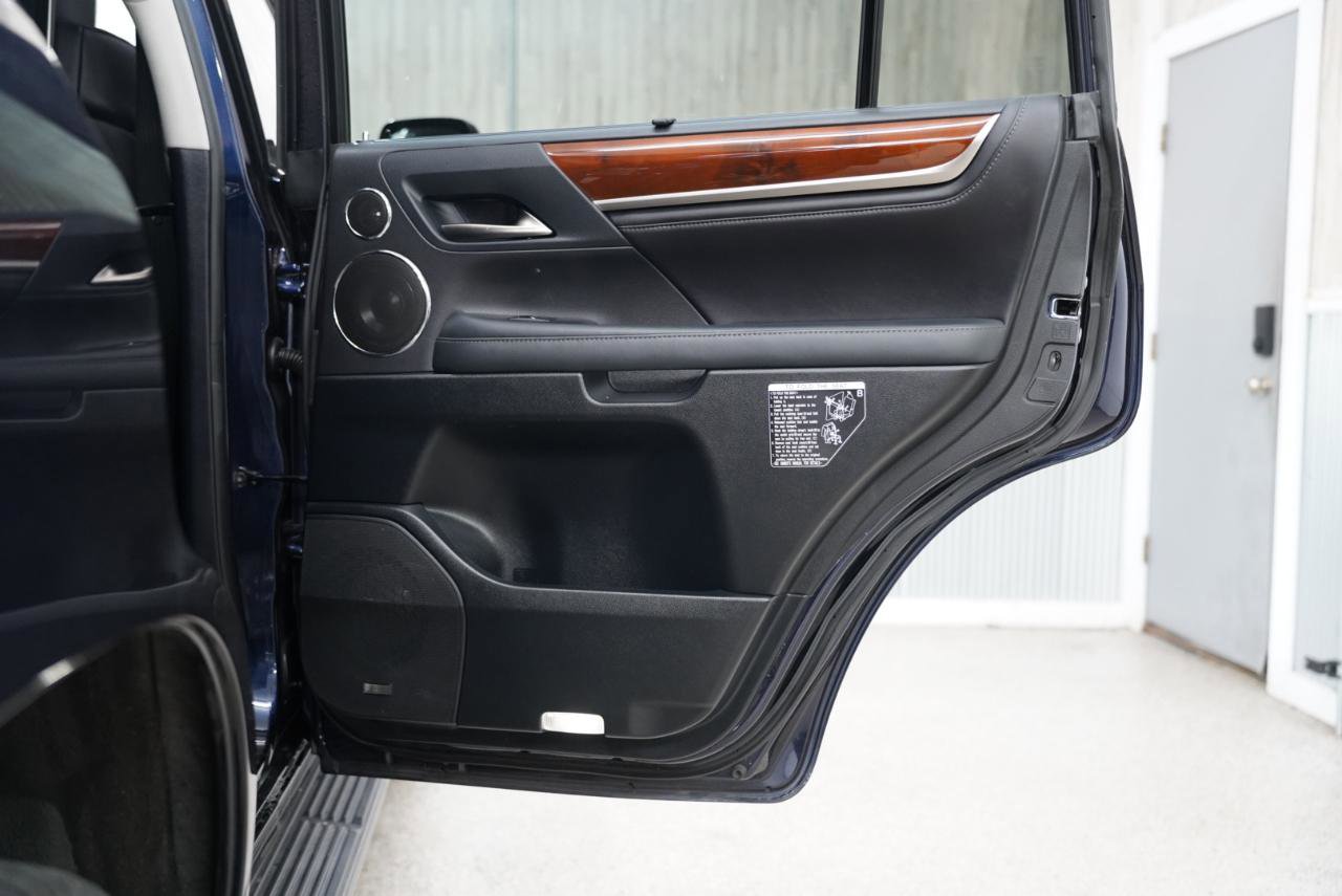 Used 2016 Lexus LX 570 4WD w/ Luxury Package image 36