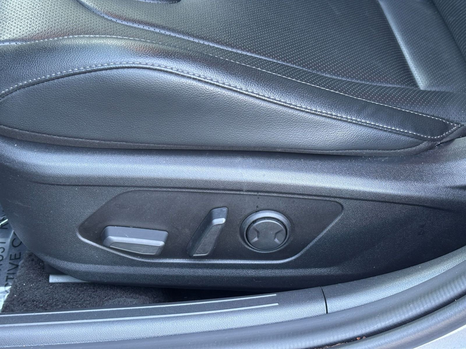 Used 2025 Hyundai Elantra Limited image 23