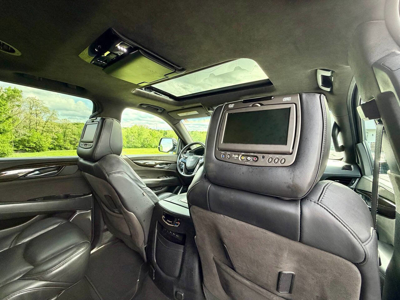 Used 2017 Cadillac Escalade Platinum AWD/4WD image 25