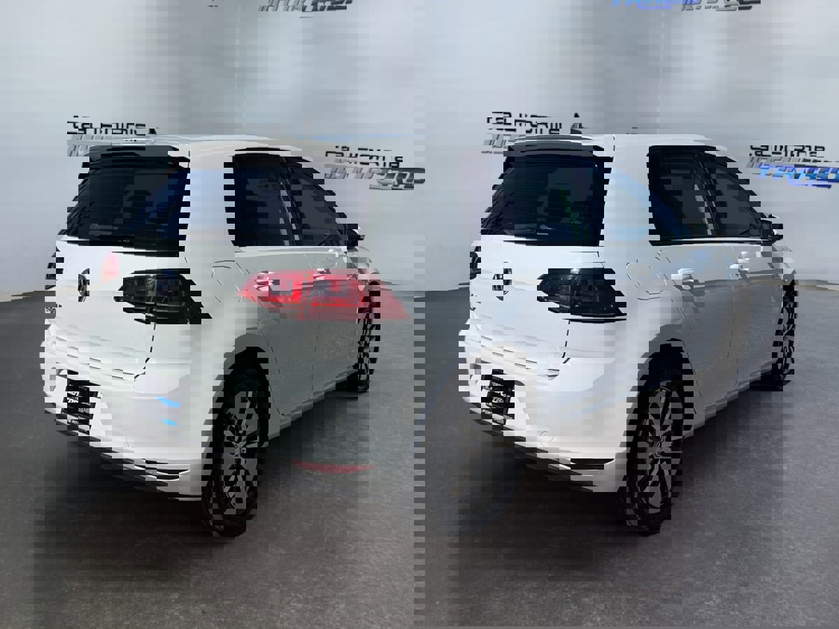 Used 2016 Volkswagen e-Golf SE w/ DC Fast Charging Package image 5