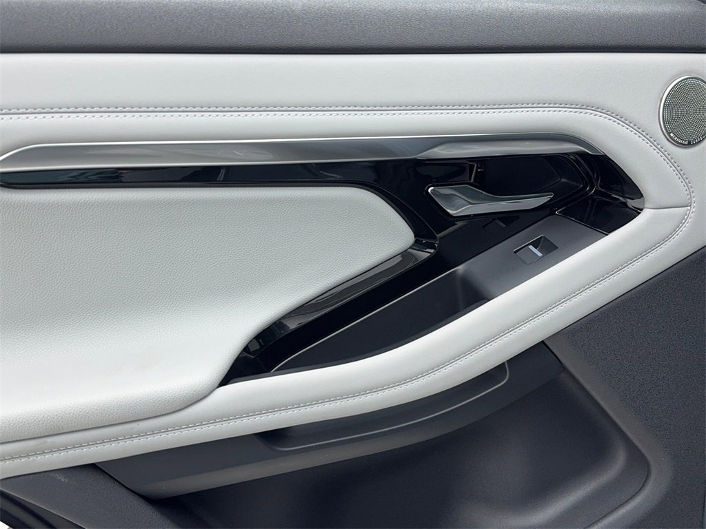 Used 2023 Land Rover Range Rover Evoque R-Dynamic SE image 44