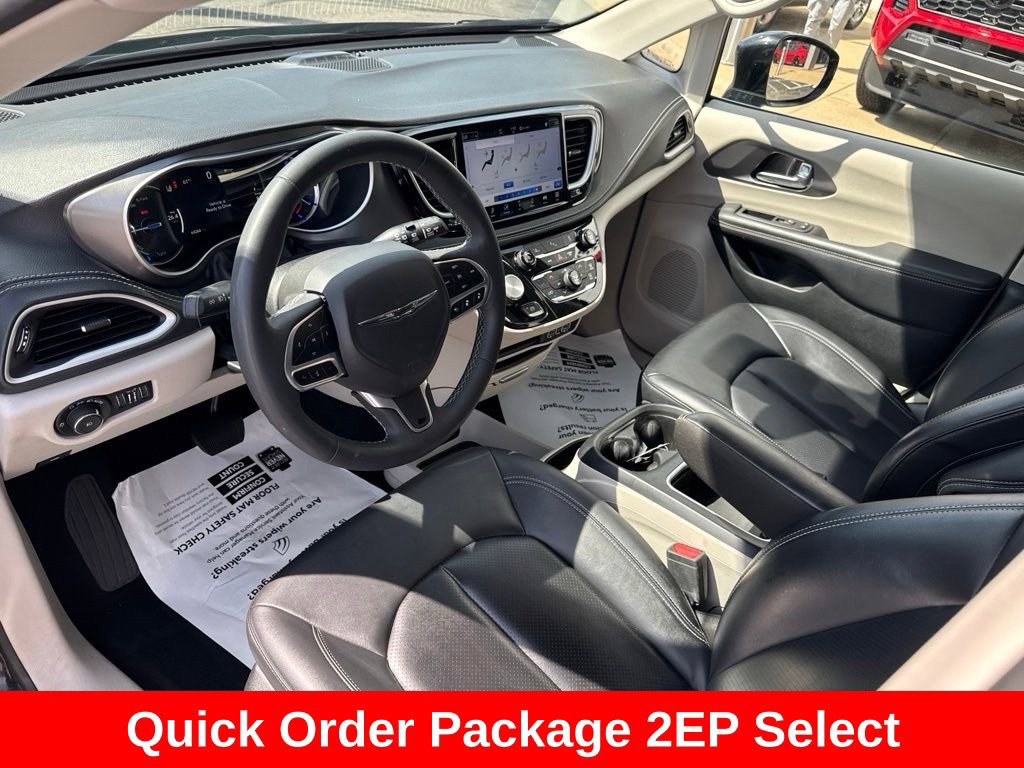 Used 2024 Chrysler Pacifica Limited FWD image 15