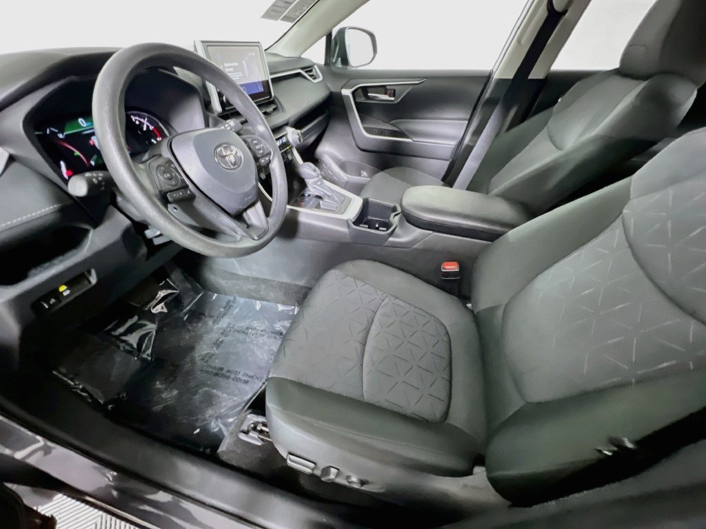 Used 2025 Toyota RAV4 XLE FWD image 12