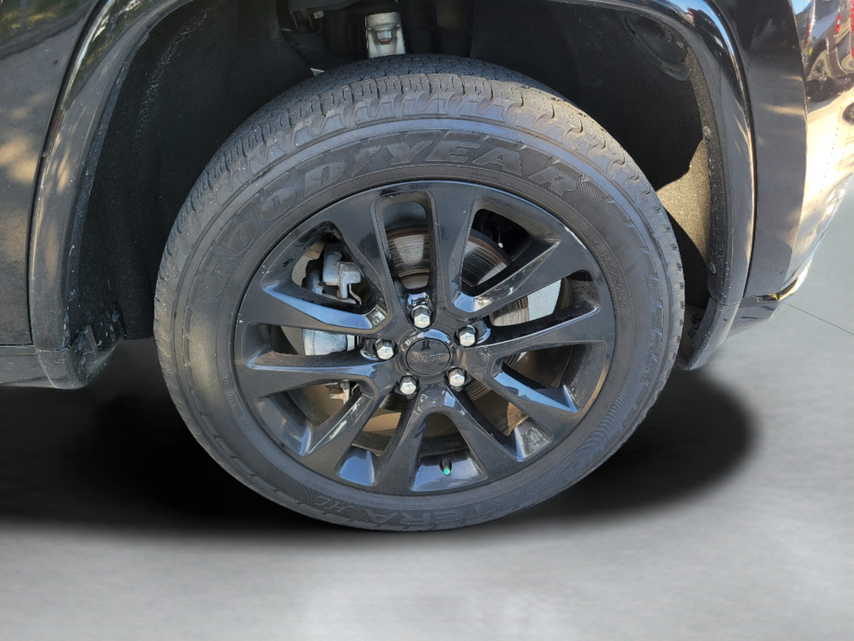 Used 2020 Jeep Grand Cherokee Altitude AWD/4WD image 27