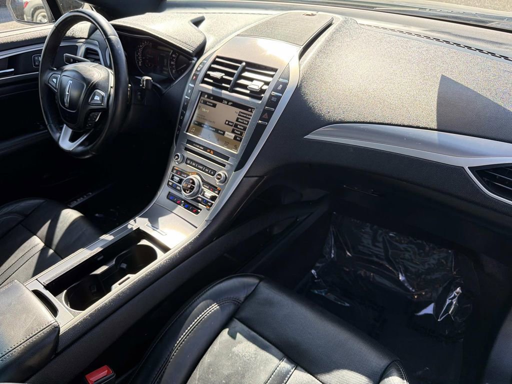 Used 2017 Lincoln MKZ Reserve image 25