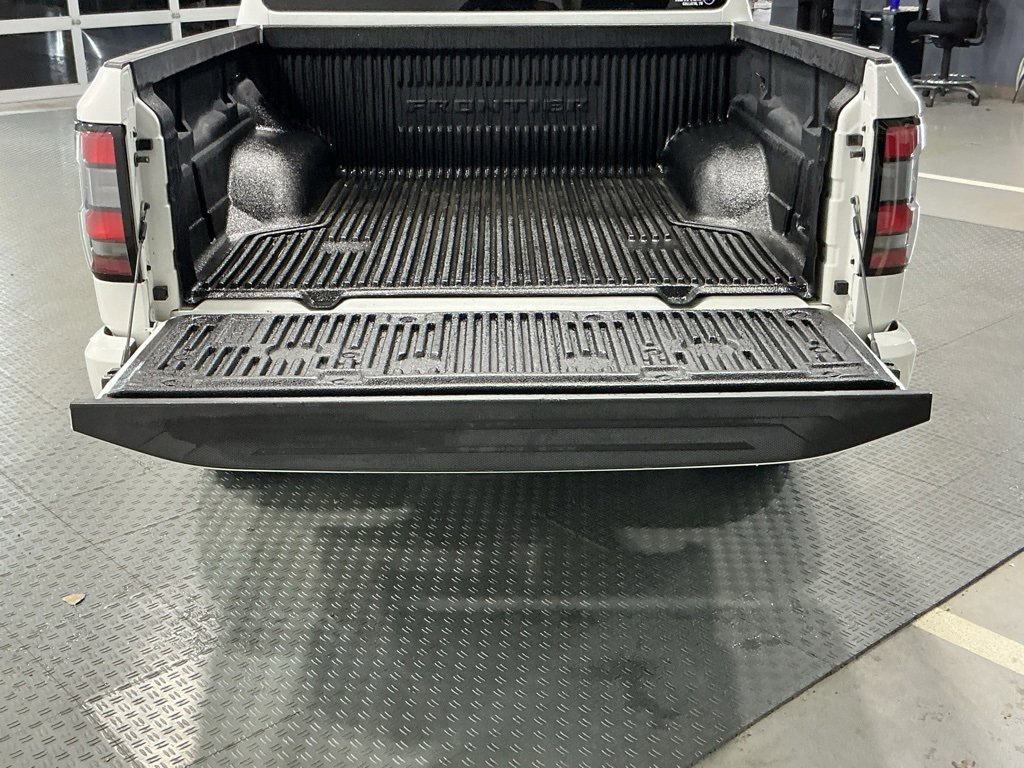 Used 2023 Nissan Frontier SV image 8