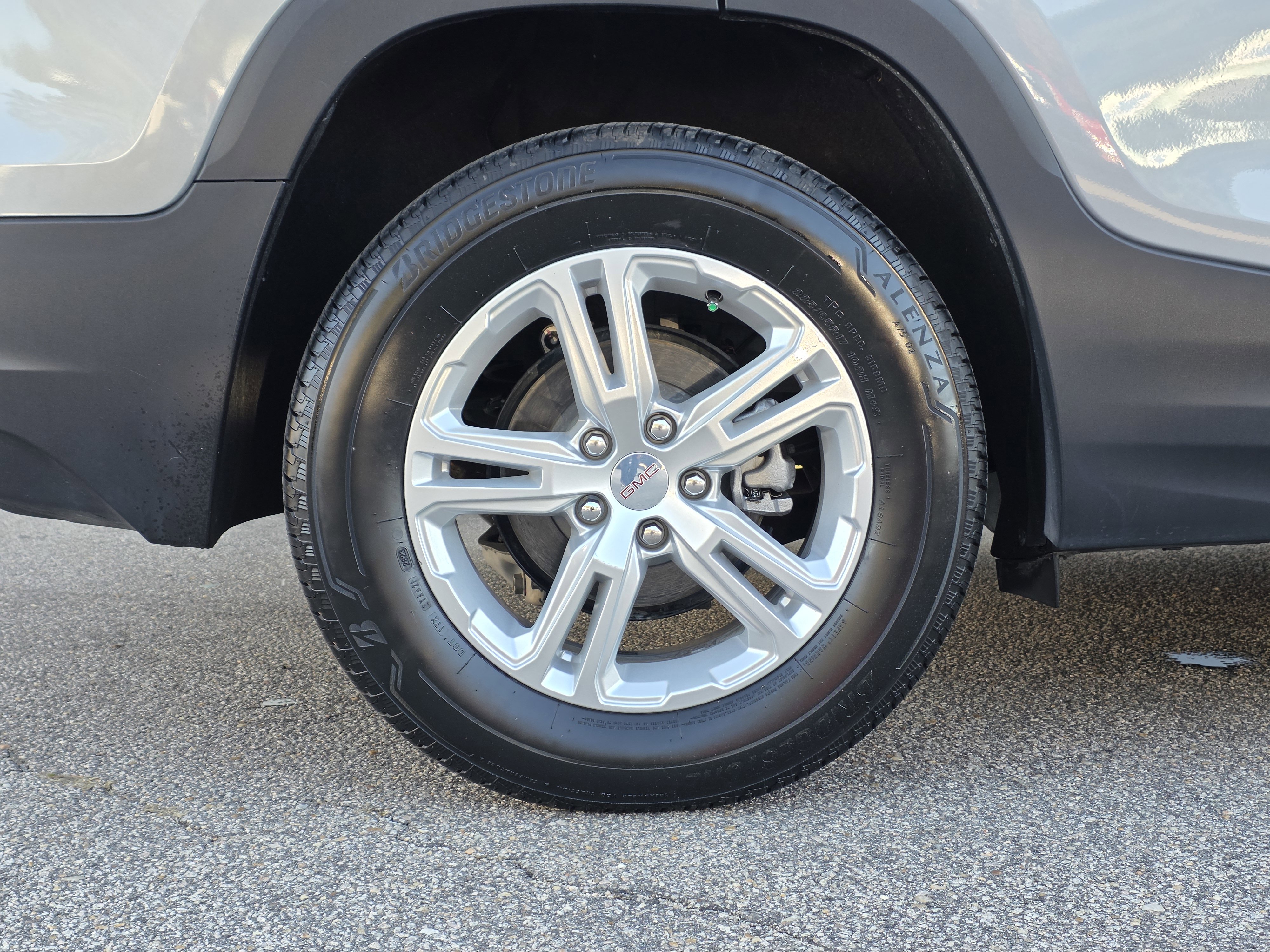 Used 2024 GMC Terrain SLE image 40