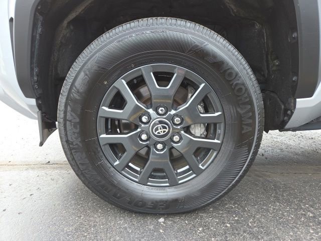 Used 2025 Toyota 4Runner SR5 AWD/4WD image 24