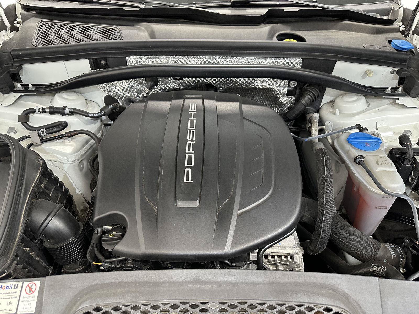 Used 2018 Porsche Macan AWD/4WD image 43
