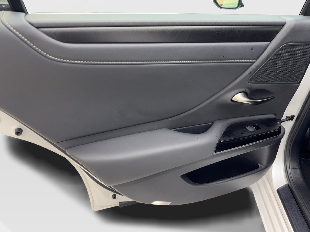 Used 2025 Lexus ES 300h w/ Premium Package FWD image 39
