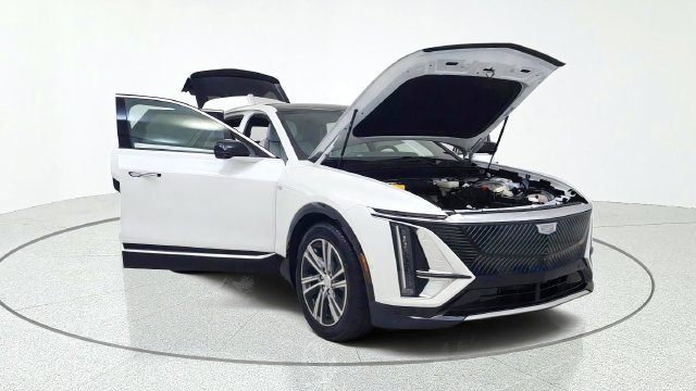 Used 2025 Cadillac Lyriq Luxury w/ LPO, Floor Liner Package RWD image 11