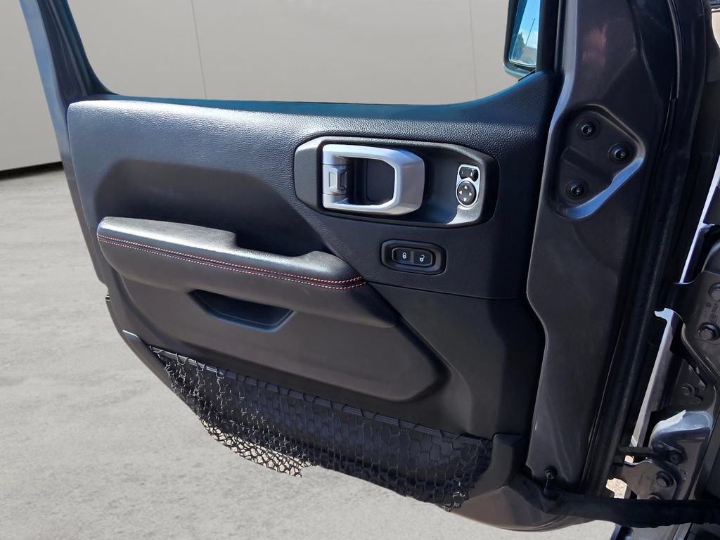 Used 2018 Jeep Wrangler Unlimited Rubicon w/ Dual Top Group AWD/4WD image 23