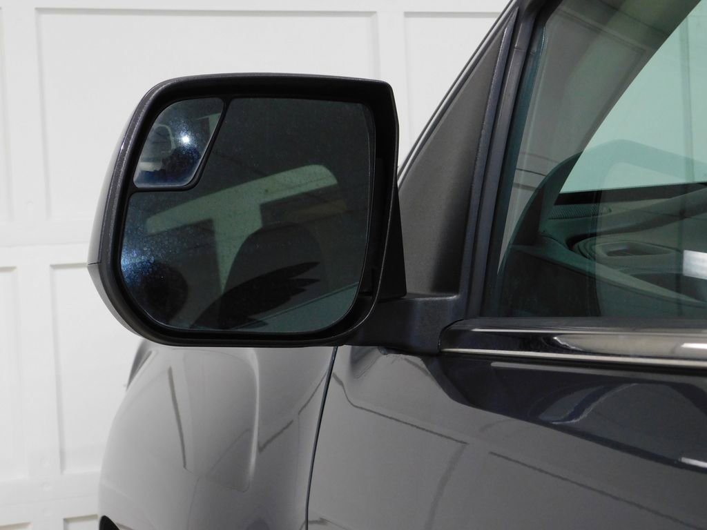 Used 2016 GMC Canyon SLE w/ All Terrain Package image 27