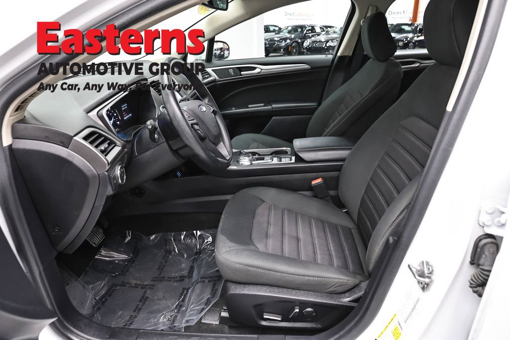 Used 2020 Ford Fusion SE FWD image 13