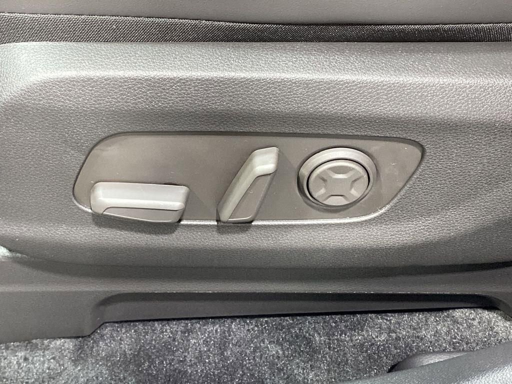 New 2026 Kia Carnival SX FWD image 13