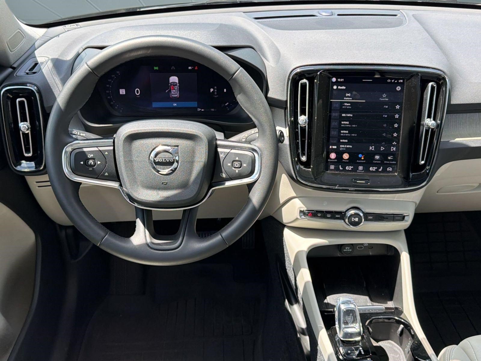 Certified 2024 Volvo XC40 B5 Plus AWD/4WD image 28
