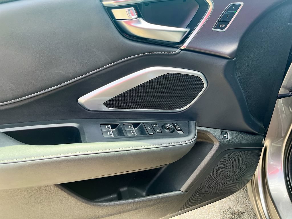 Used 2025 Acura RDX SH-AWD image 17