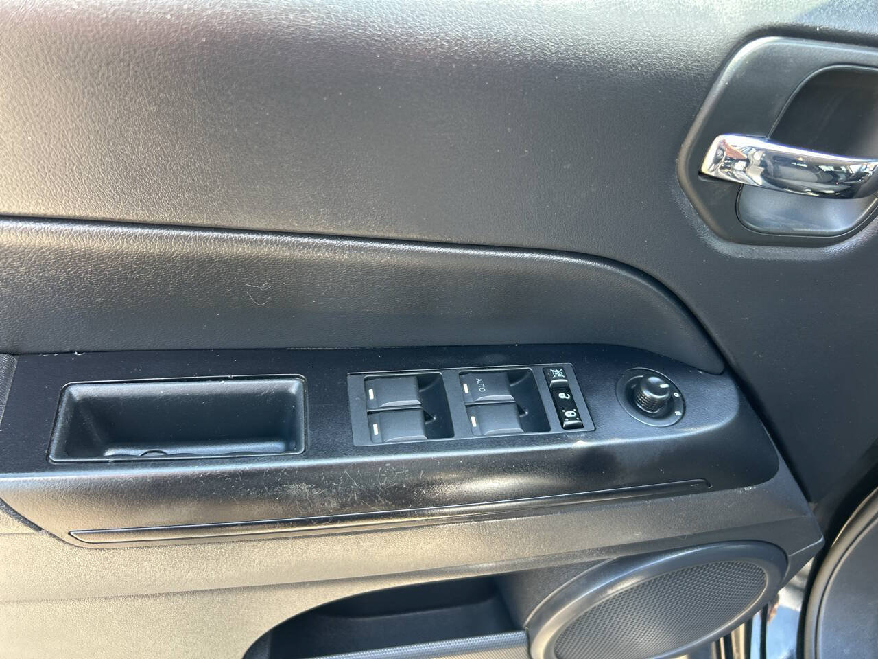 Used 2017 Jeep Patriot Sport w/ Power Value Group AWD/4WD image 16