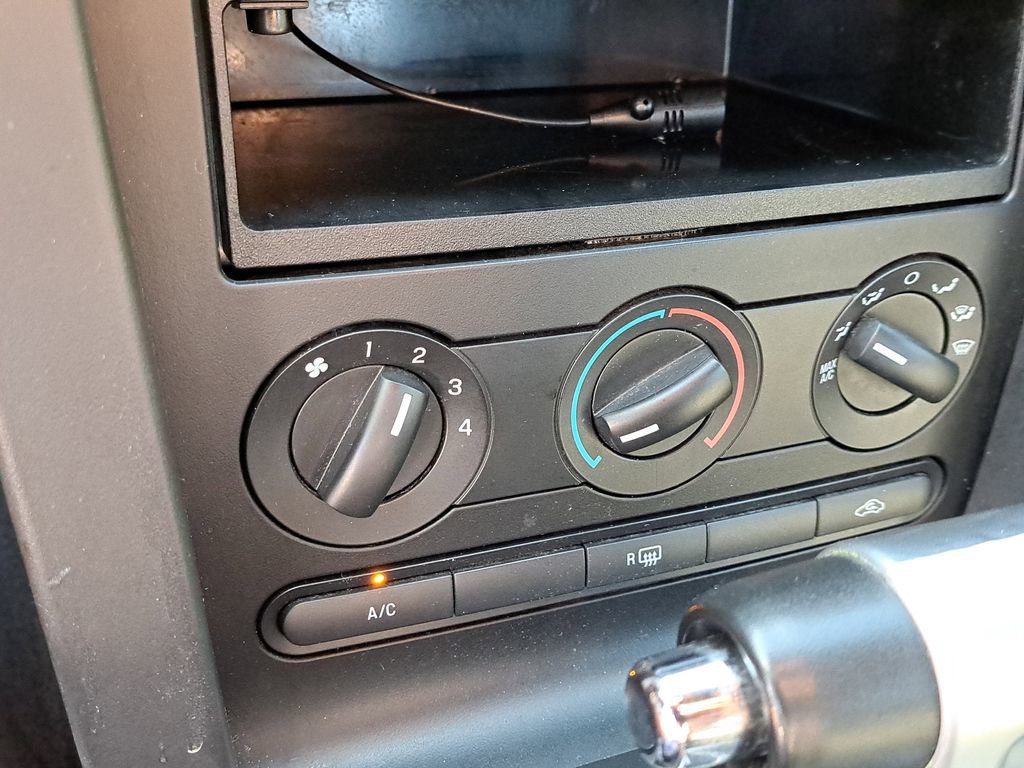 Used 2007 Ford Mustang Premium image 17