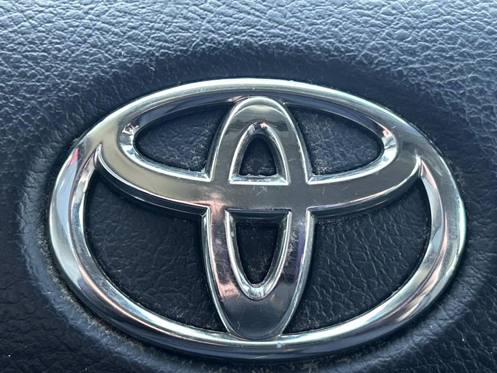 Used 2018 Toyota Tacoma SR image 31