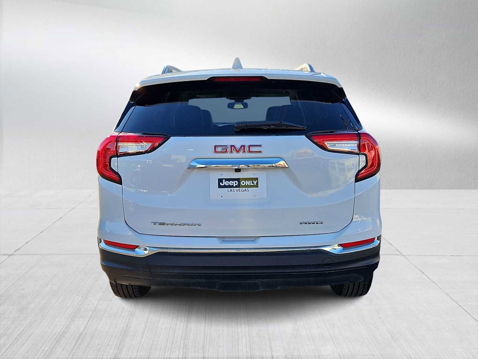 Used 2024 GMC Terrain SLT image 7