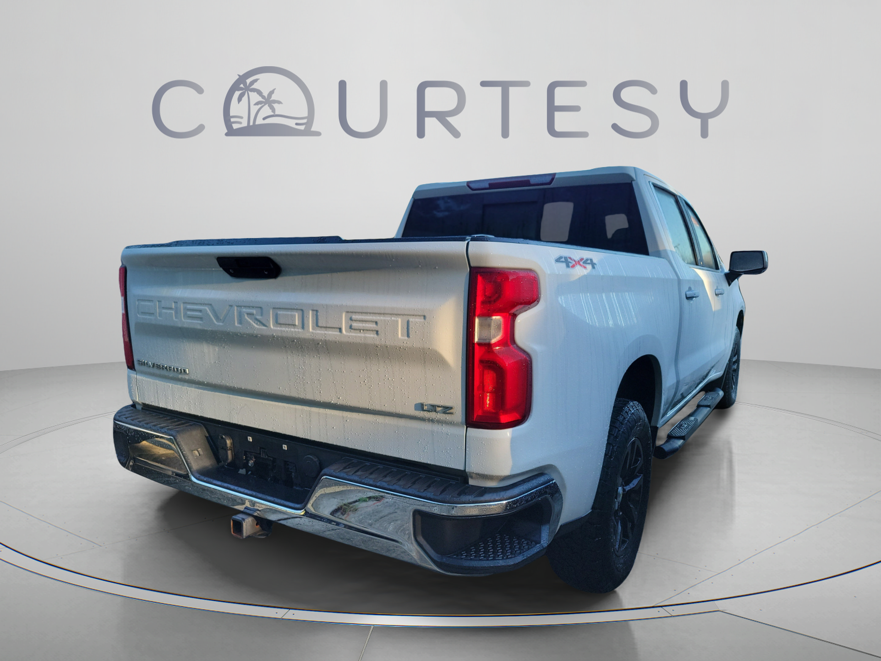 Used 2019 Chevrolet Silverado 1500 LTZ w/ LTZ Convenience Package AWD/4WD image 3