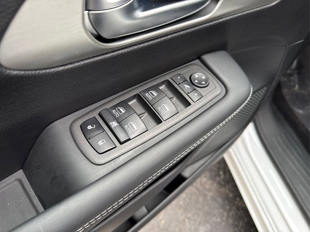 Used 2024 Chrysler Pacifica Limited w/ S Appearance Package image 36