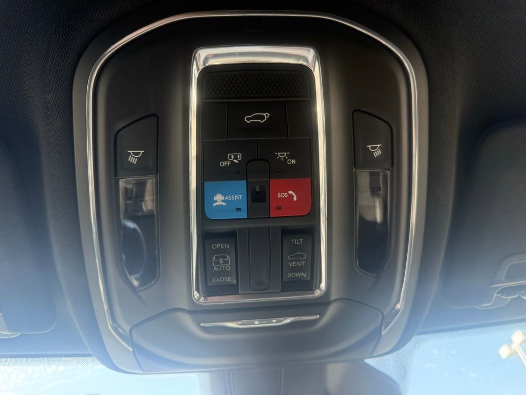 Used 2024 Jeep Grand Cherokee L Altitude AWD/4WD image 30